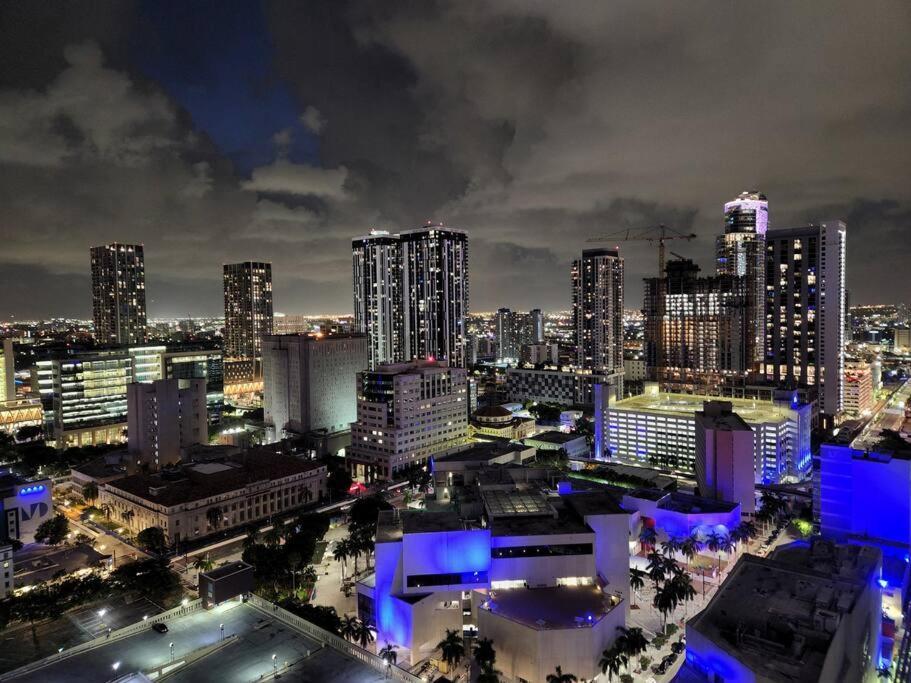 Amazing Condo In Downtown Miami/Brickell W/Parking Exterior photo